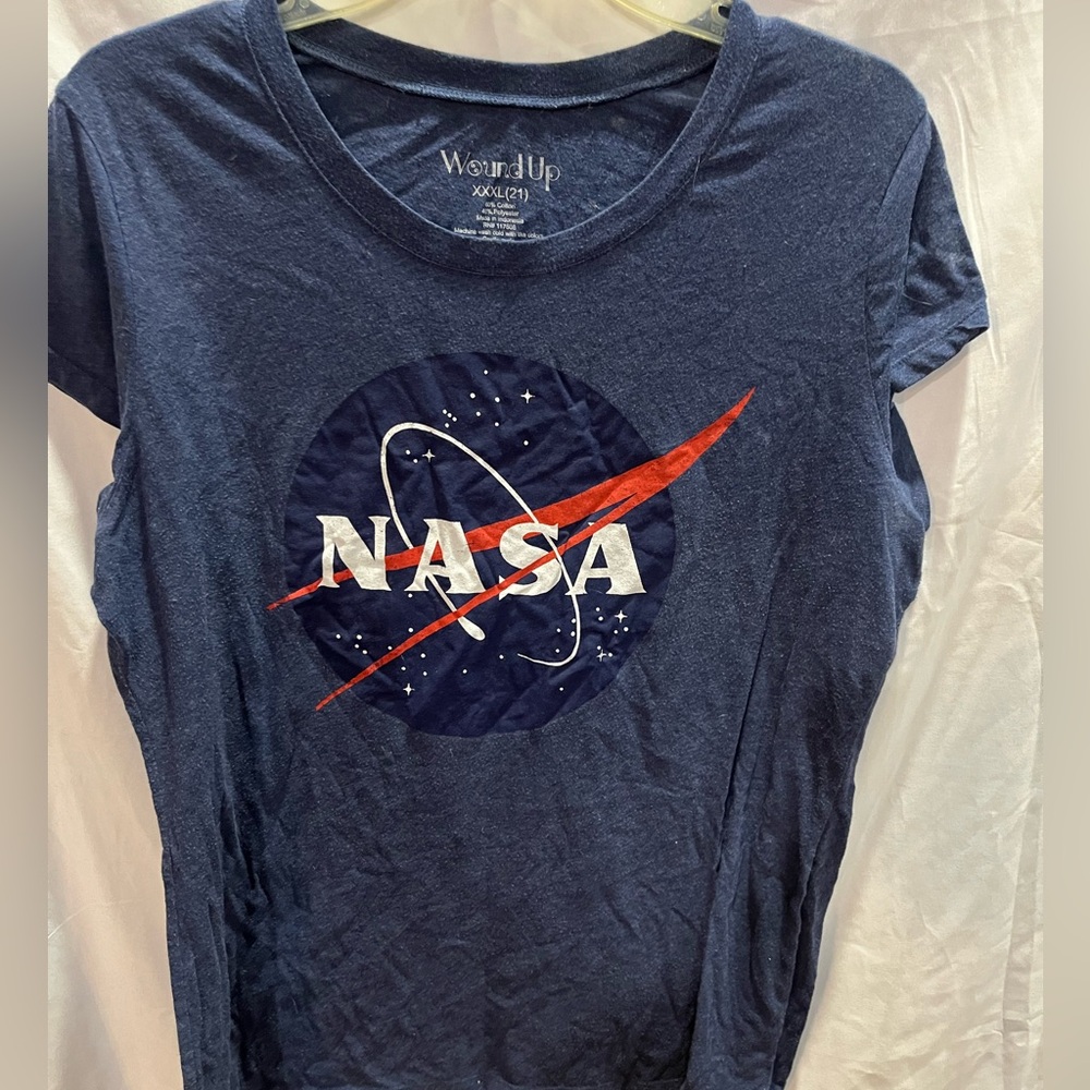 Wound Up Women’s Navy NASA Logo T-Shirt